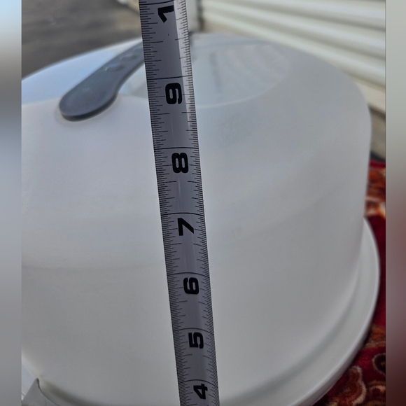 Sterlite 12" Dia 5" High Lockable Cake Saver with Carrier Handle Dishwasher Safe - Picture 9 of 9